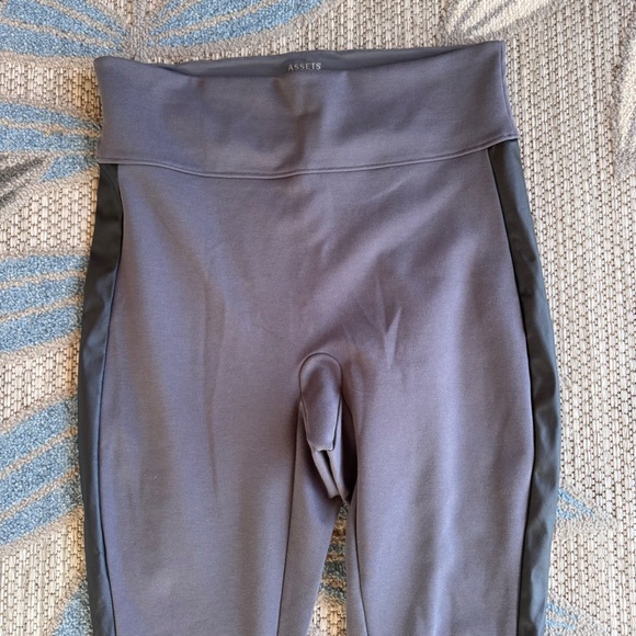 Assets by Spanx Women’s Red Hot Label Size XL Faux Leather Striped Gray Leggings - Picture 3 of 5